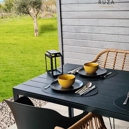 Ruza: Pet-friendly Istrian Retreat With Pool And Playground Villa *
