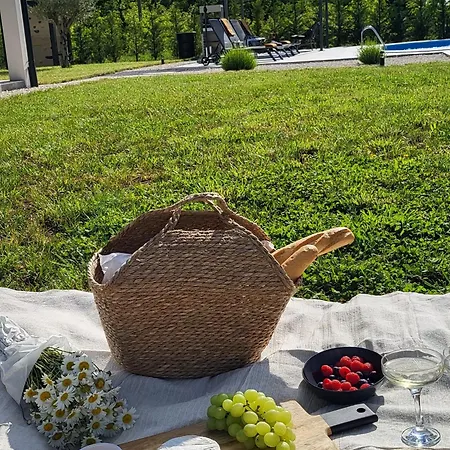 Villa Ruza: Pet-friendly Istrian Retreat With Pool And Playground Labin (Istria)