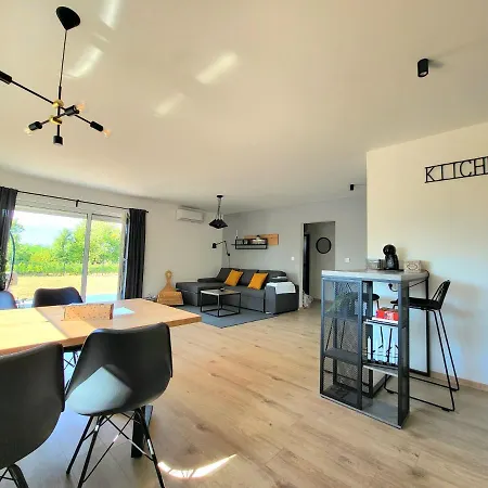Ruza, Pet Friendly With Private Pool And Playground In Istria, Saturdays Check In And Out